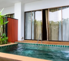 Двухместный номер Plunge Pool Standard Central Building (двуспальная кровать) в Отель Holiday Inn Resort Phuket Karon Beach by IHG