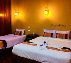 Двухместный номер Standard с красивым видом из окна двуспальная кровать в Phuphet Hill Resort