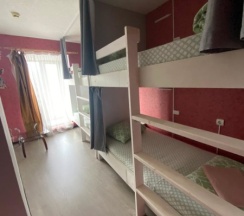 Мини-комната "Семейная" с двумя 2-х ярусными кроватями в Rest Home