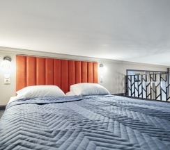 Двухуровневые апартаменты с диваном (с кроватью и диваном) в Art home 1/56