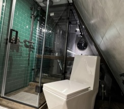 Домик 1 с балконом и с красивым видом из окна в Къашха Таш