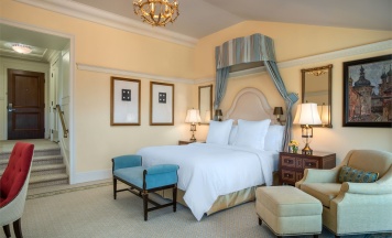 Терраса King с видом на Исаакиевский собор в Four Seasons Hotel Lion Palace St. Petersburg