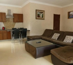 Люкс Дуплекс с балконом и с красивым видом из окна в Abaash Hotel Afon