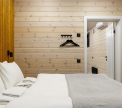 Коттедж с одной спальней, купелью и баней в Black Village Family