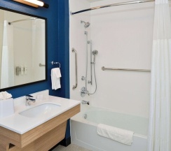 Четырёхместный номер Standard в Spark by Hilton Dallas Market Center