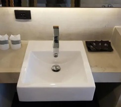 Двухместный Aurico Superior Over the Pool с балконом двуспальная кровать в Aurico Kata Resort & Spa