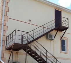 СТУДИЯ С ТЕРРАСОЙ, вход по наружной лестнице в Валентин