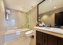 Двухместный люкс Executive c 1 комнатой в Bandara Silom Suites