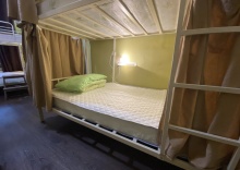 Место в 4-х местном женском номере со шторками в Cuba hostel