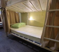 Место в 4-х местном женском номере со шторками в Cuba coliving