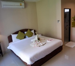 Двухместный номер Deluxe с балконом двуспальная кровать в Отель Kata Beachwalk