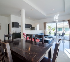 Вилла с 3 комнатами с красивым видом из окна в Отель The Oriental Beach Pearl