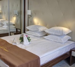 Двухместный номер Premium с балконом двуспальная кровать в Prestige Hotel and Aquapark