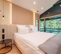 Шале на берегу вулканической реки в Кунашир резорт и СПА