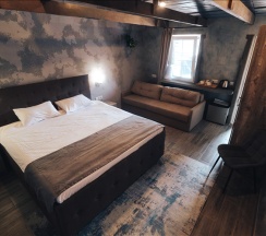 Просторный комфорт с балконом в City creek