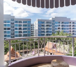 Двухместный номер Deluxe с балконом двуспальная кровать в Heeton Concept Hotel Pattaya by Compass Hospitality