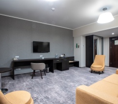 Номер категории "Люкс" в Holiday Inn