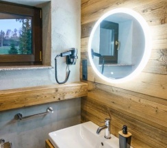 Шале премиум c джакузи в GlintWood