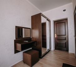 Полулюкс четырехместный с балконом в Космос