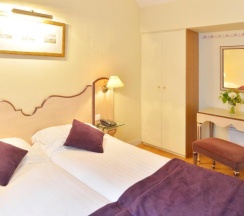 Двухместный люкс двуспальная кровать в Hôtel Suites Unic Renoir Saint Germain