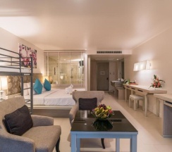 Семейный номер Deluxe в The Briza Beach Resort Khaolak