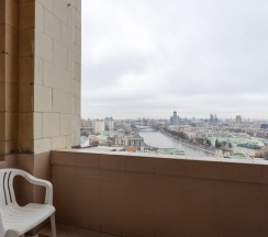 2-комнатные апартаменты улучшенные Улучшенные апартаменты с балконом и видом на реку в Изба на Котельнической набережной