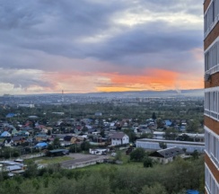 Двухместные апартаменты с балконом и с красивым видом из окна (двуспальная кровать) в Квартира студия Бриз в центре города