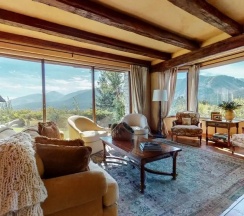 Коттедж с 4 комнатами в Juniper Ridge 16 5000 sq ft, Grand Chateau at Eagle, Expansive Mountain Views by RedAwning