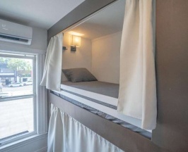 Кровать в общем номере в Burlington Hostel