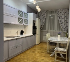 Четырёхместные апартаменты с 3 комнатами с балконом в Rent 247