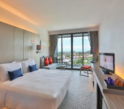 Двухместный номер Deluxe с видом на море двуспальная кровать в The Yama Hotel Phuket