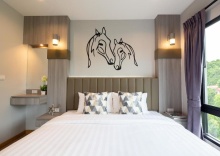 Двухместный номер Standard с видом на горы двуспальная кровать в Horsehill Hotel Sriracha