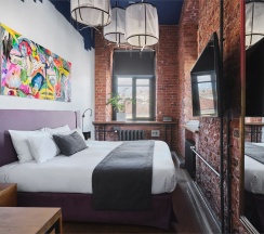 THE COURTYARD с двумя кроватями с видом на внутренний двор в Wynwood