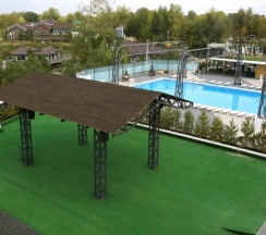 Шестиместный семейный люкс с красивым видом из окна в Set Sail Park