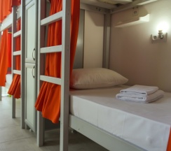 Женский шестиместный номер (нижнее) в Sunny Sochi Hostel