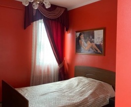 Люкс с кроватью размера queen-size и диваном в Карс