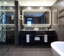 Двухместный люкс с видом на реку двуспальная кровать в Double Tree by Hilton