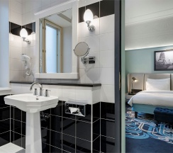 Люкс Президентский с двуспальной кроватью в Cosmos Selection Saint-Petersburg Nevsky Royal Hotel