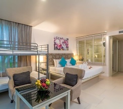Трёхместный номер Deluxe с балконом в The Briza Beach Resort Khaolak