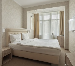 Стандарт с балконом вид на парк в Кавказ