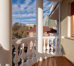 семейный  трёхкомнатный с кухней в Вдохновение