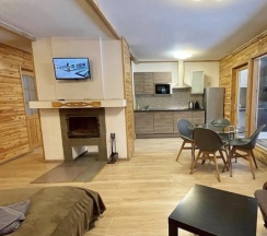 Вилла с балконом и с красивым видом из окна в Аврора Country House
