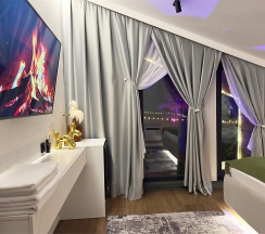 Дом «DOUBLE» с банным чаном на террасе в Luxe House