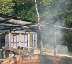 Двухместный коттедж с красивым видом из окна двуспальная кровать в Koban Spa Resort