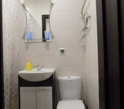 Трехместный номер с двуспальной и односпальной кроватями в Gh_Ms