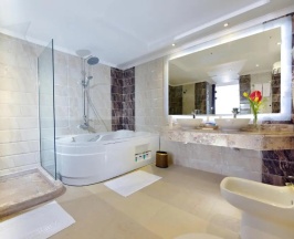 Двухместный люкс с видом на море двуспальная кровать в Sea Beach Aqua Park Resort