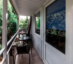 Четырехместный Стандартный номер с Балконом в гостевом доме SV на 3 этаже в Милка