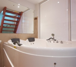 Комфорт+  4-х местный (2 двуспальные кровати или 1 двуспальная и 2 раздельные кровати) в Автодвор