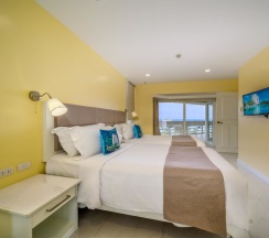 Люкс Luxury с 2 комнатами в Andaman Beach Suites Hotel