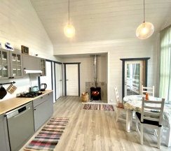 Шестиместный коттедж с 3 комнатами с красивым видом из окна в Купчиха